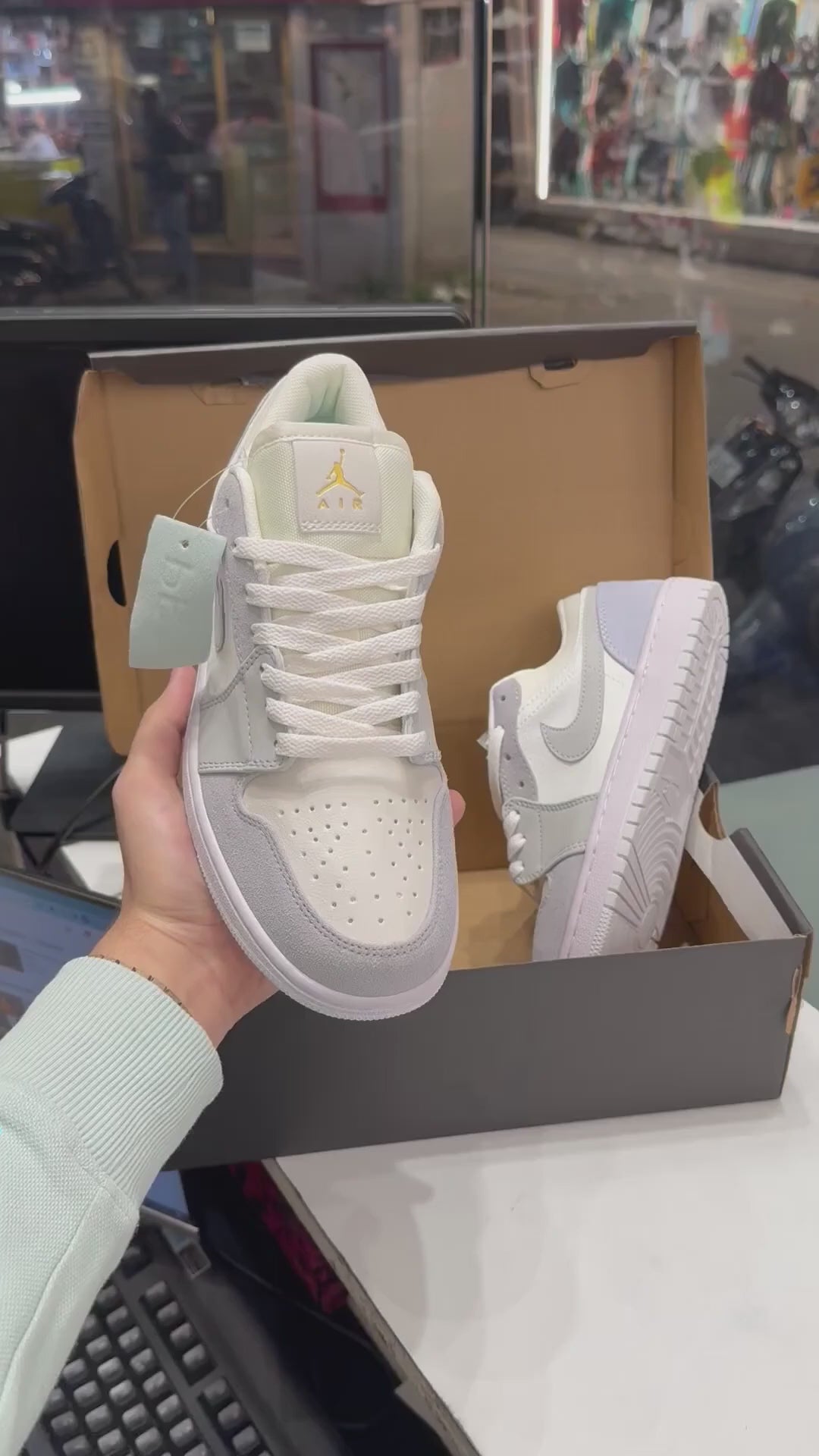 Nike Air Jordan Retro 1 Low Paris
