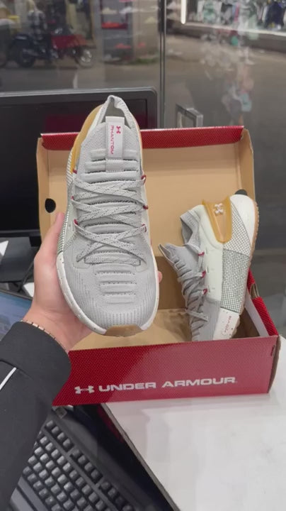 Under Armour Hovr Phantom 3 Beige